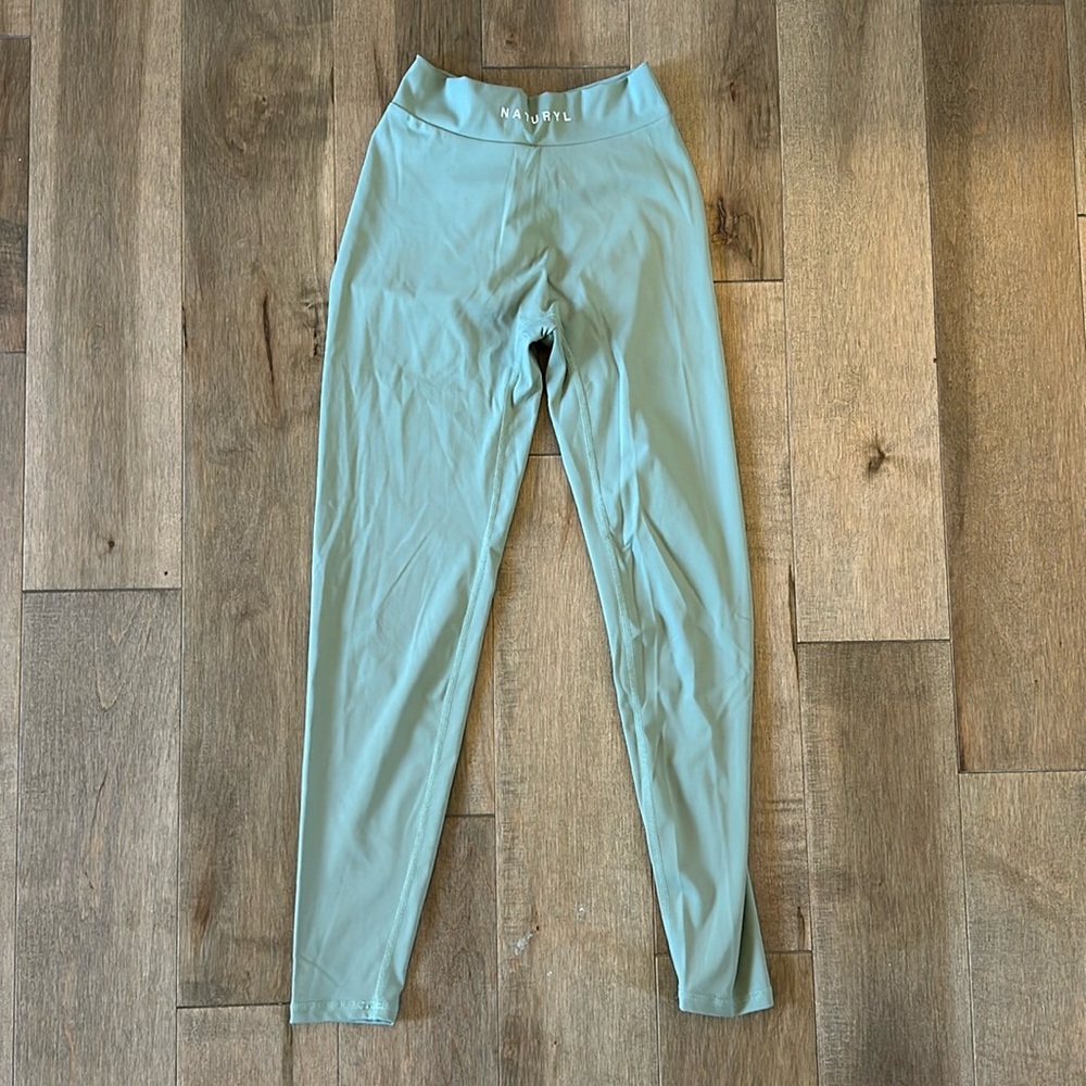 Naturyl V cut tights size small in color sage